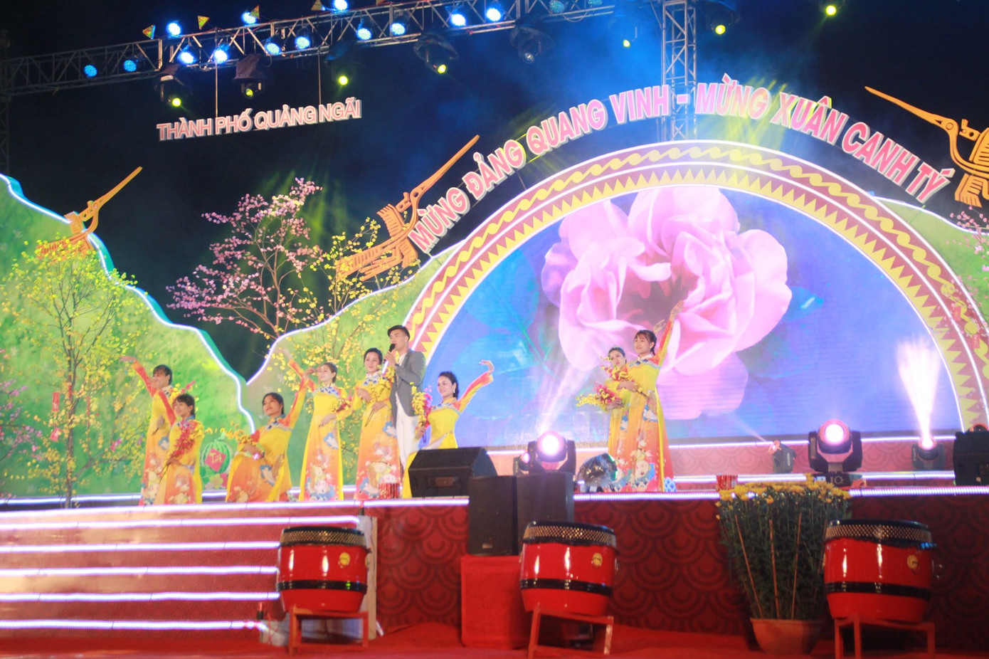 Cả nước đón Giao thừa Canh Tý 2020 ảnh 34