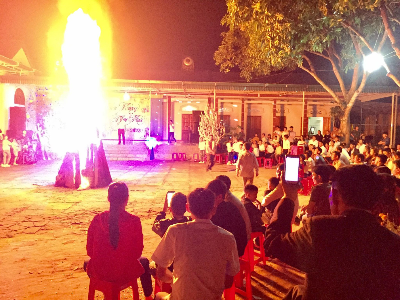 Cả nước đón Giao thừa Canh Tý 2020 ảnh 9