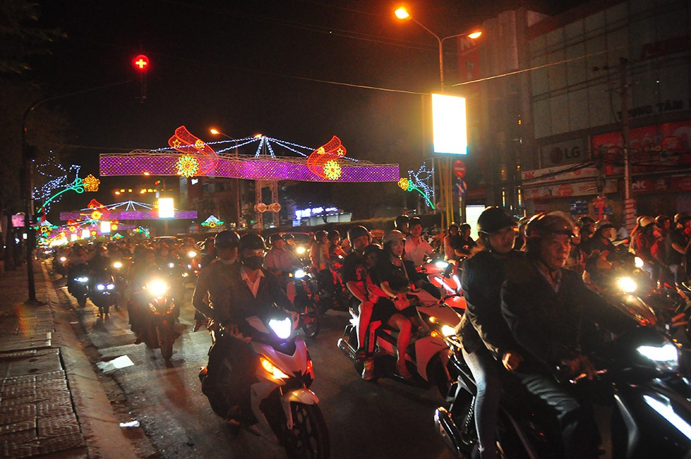 Cả nước đón Giao thừa Canh Tý 2020 ảnh 70