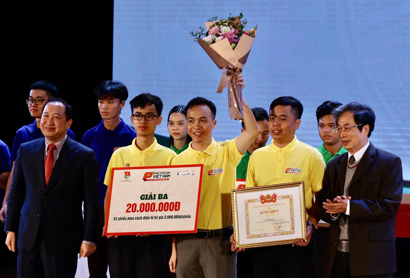 Đội Tình nguyện trẻ giành giải Nhất cuộc thi tìm hiểu Đảng Cộng sản Việt Nam ảnh 3