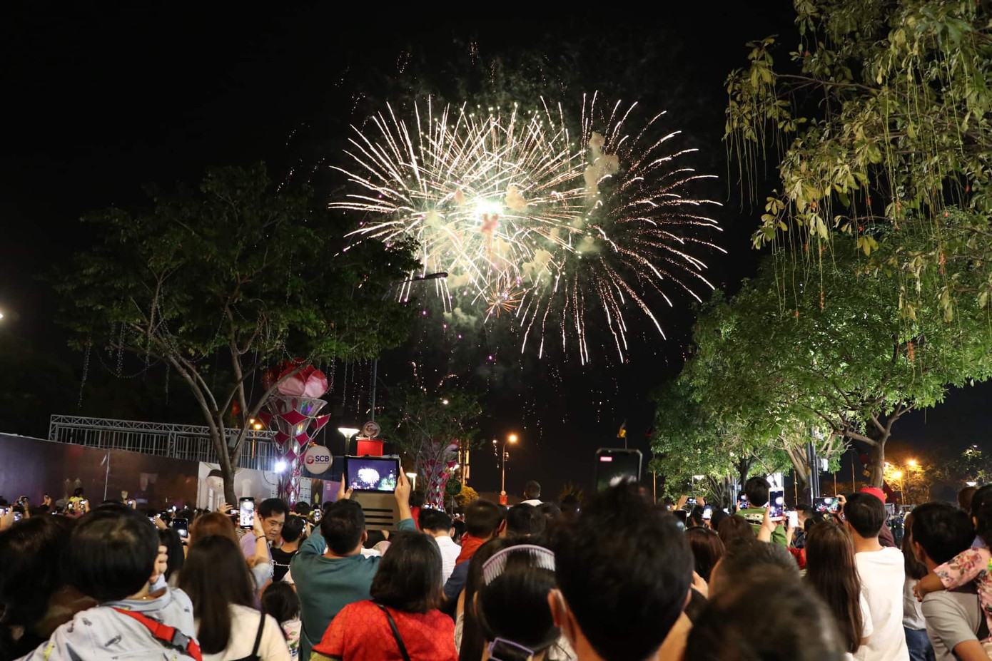 Cả nước đón Giao thừa Canh Tý 2020 ảnh 4