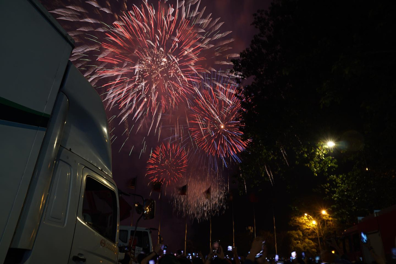 Cả nước đón Giao thừa Canh Tý 2020 ảnh 6