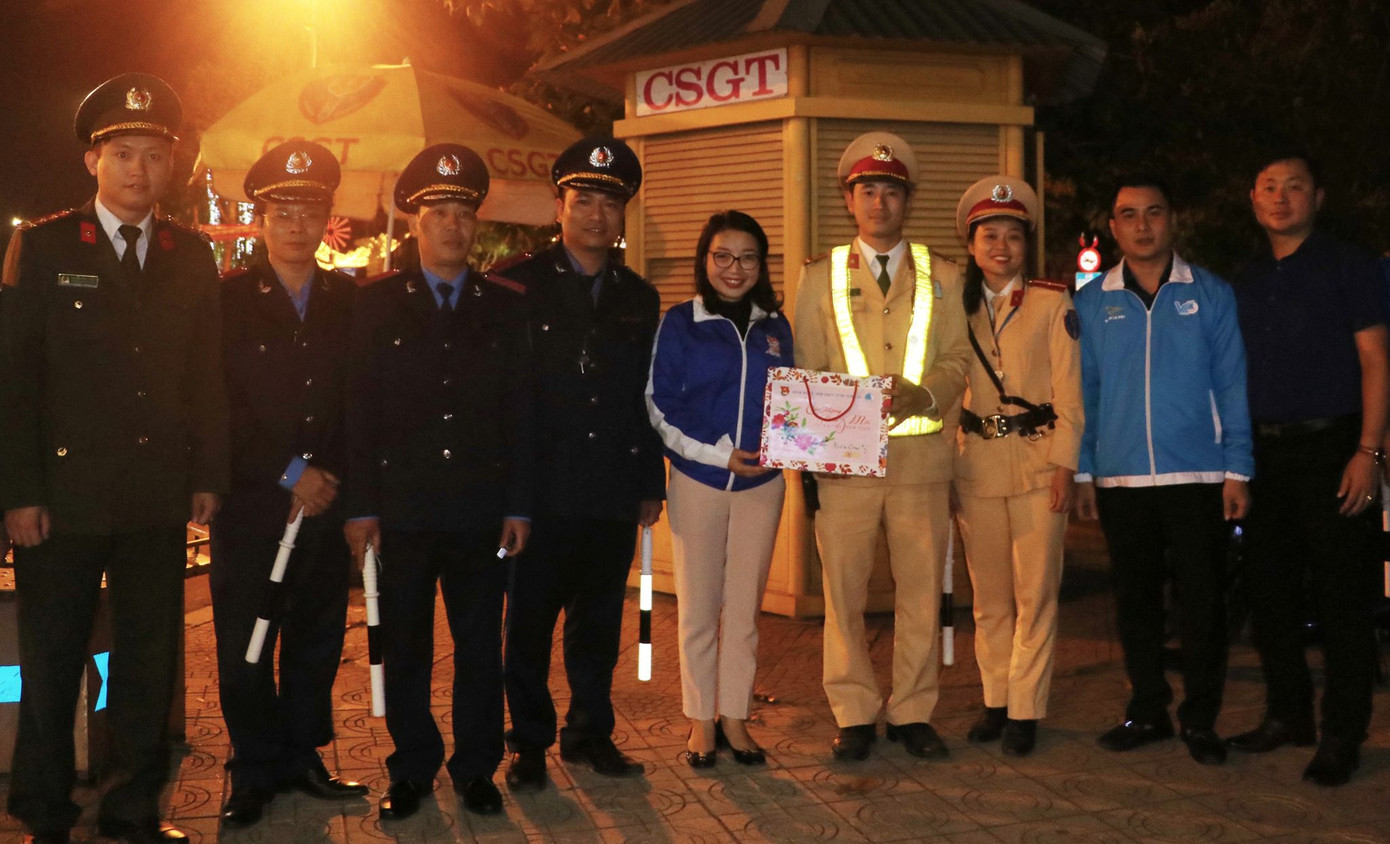 Cả nước đón Giao thừa Canh Tý 2020 ảnh 28