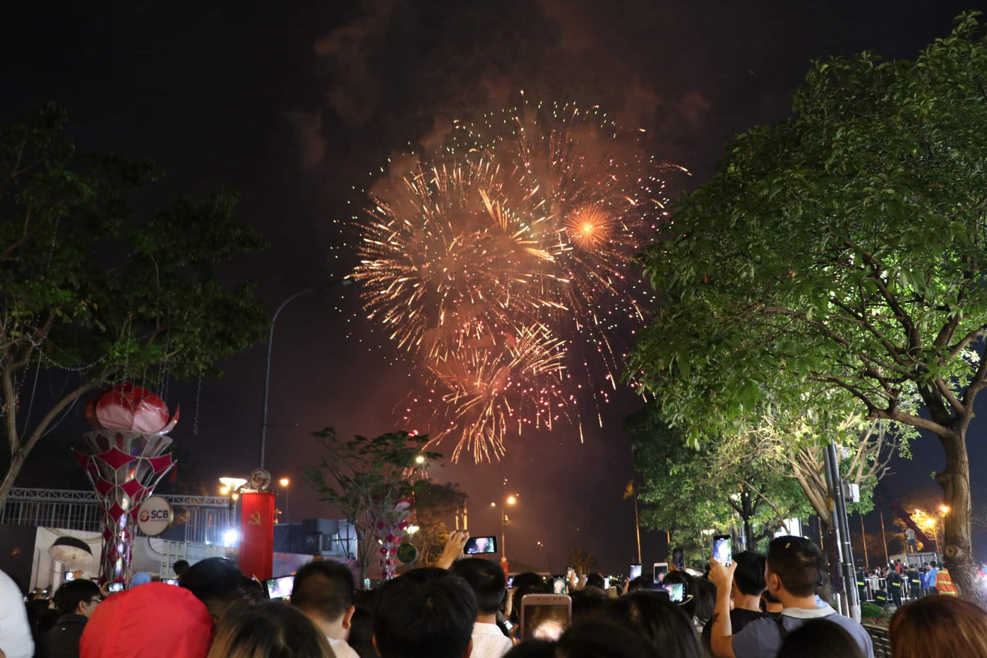 Cả nước đón Giao thừa Canh Tý 2020 ảnh 5