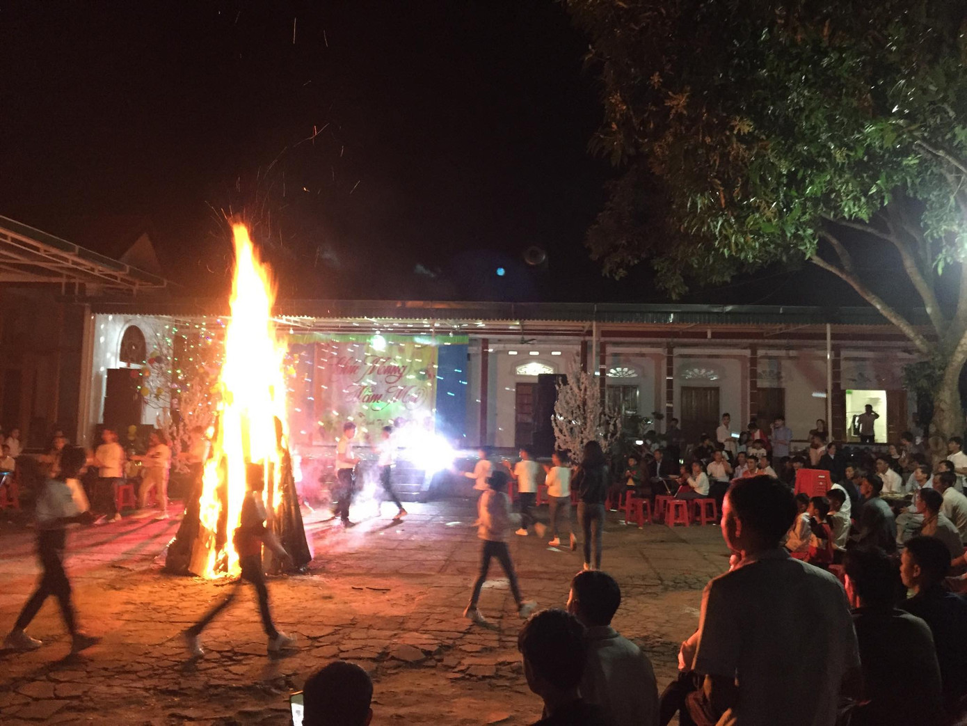 Cả nước đón Giao thừa Canh Tý 2020 ảnh 8