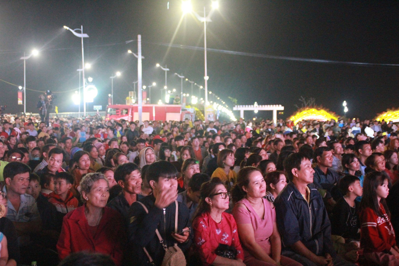 Cả nước đón Giao thừa Canh Tý 2020 ảnh 35