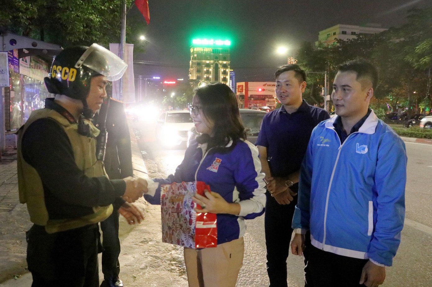 Cả nước đón Giao thừa Canh Tý 2020 ảnh 30