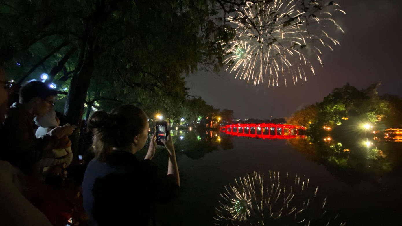 Cả nước đón Giao thừa Canh Tý 2020 ảnh 13