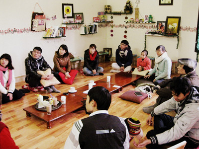 Lớp học tiếng Anh miễn phí tại quán cà phê Tea Talk luôn có thêm học viên mới