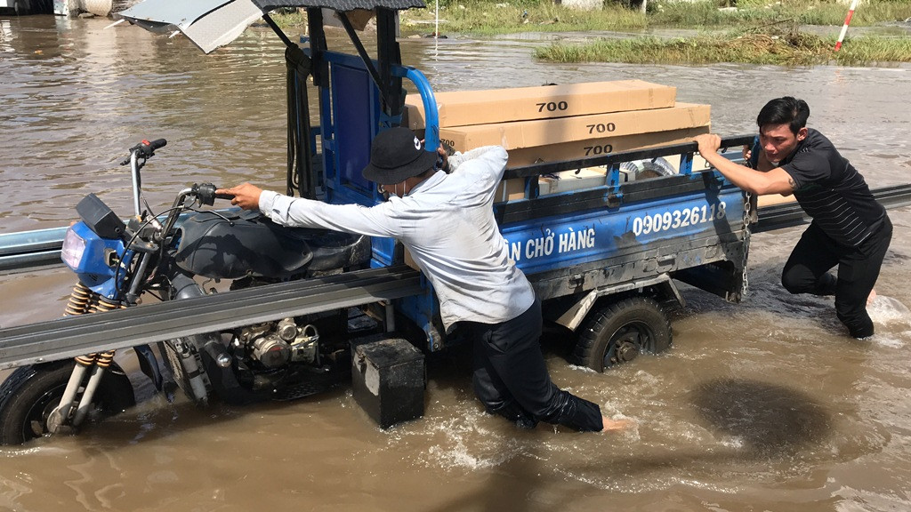 TPHCM 'thúc thủ' trước bão số 9 do 'cạn'… tầm nhìn? ảnh 1