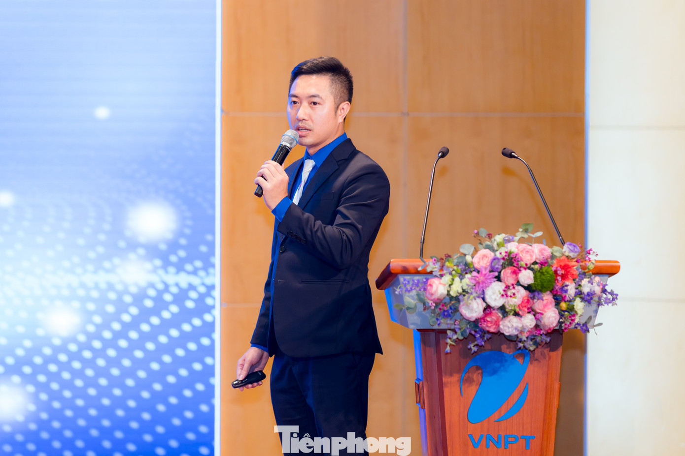 Anh Nguyễn Quang Long - Bí thư Đoàn Thanh niên VNPT thông tin về những kết quả của tuổi trẻ VNPT đã đạt được trong năm 2024. Anh Nguyễn Quang Long - Bí thư Đoàn Thanh niên VNPT thông tin về những kết quả của tuổi trẻ VNPT đã đạt được trong năm 2024.