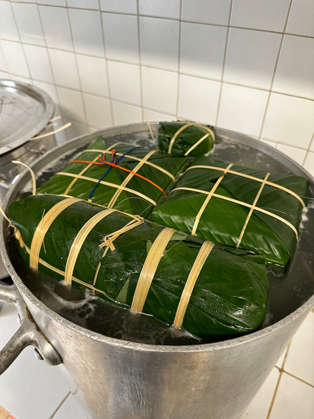 Luộc bánh chưng Luộc bánh chưng