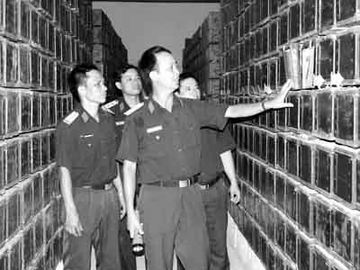 Kiểm tra công tác bảo quản thường xuyên nhà kho chứa đạn HT: 122-9M22M (dùng cho giàn pháo BM21)