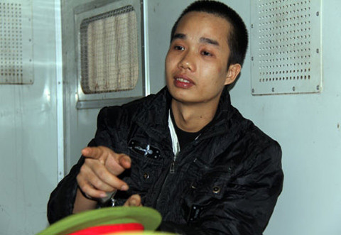 Trước khi cửa xe thùng khép lại, Hoài dặn vợ bình tĩnh, đừng gào khóc khi anh ta bị bác kháng cáo, tiếp tục phải nhận án tử hình