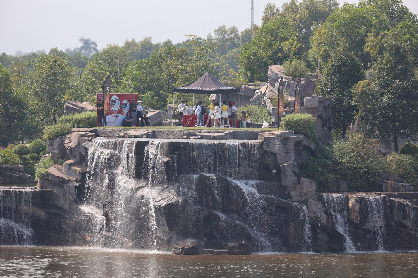 Hố số 19 được Ban tổ chức Tiền Phong Golf Championship 2022 sử dụng cho chương trình “Lucky Challenge - Một cú lên on trúng ngay giải thưởng” Hố số 19 được Ban tổ chức Tiền Phong Golf Championship 2022 sử dụng cho chương trình “Lucky Challenge - Một cú lên on trúng ngay giải thưởng”