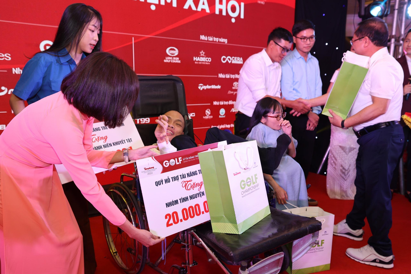 Golfer trẻ Anh Minh giành best gross với kỷ lục mới ảnh 17 Golfer trẻ Anh Minh giành best gross với kỷ lục mới ảnh 17