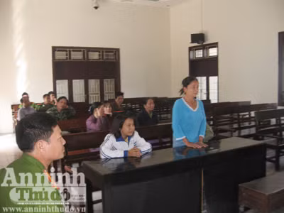 Chị Hai đứng lên xin tòa giảm án cho chồng
