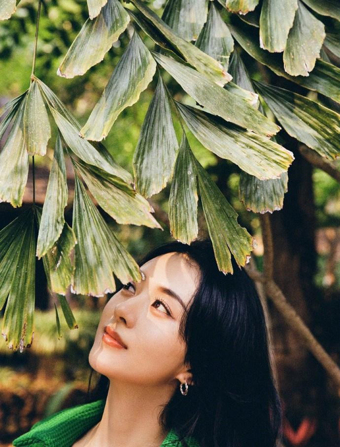 Triệu Lệ Dĩnh hiện tại đang trong quá trình chờ hoàn thiện thủ tục ly hôn với Phùng Thiệu Phong. Cặp đôi thông báo tin ly hôn vào ngày 23/4 sau 3 năm đăng ký kết hôn. Triệu Lệ Dĩnh và Phùng Thiệu Phong là cặp sao hiếm hoi chưa kịp vào lễ đường đã "đứt gánh". Triệu Lệ Dĩnh hiện tại đang trong quá trình chờ hoàn thiện thủ tục ly hôn với Phùng Thiệu Phong. Cặp đôi thông báo tin ly hôn vào ngày 23/4 sau 3 năm đăng ký kết hôn. Triệu Lệ Dĩnh và Phùng Thiệu Phong là cặp sao hiếm hoi chưa kịp vào lễ đường đã "đứt gánh".