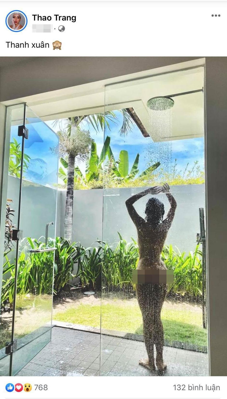 Thảo Trang đăng ảnh khỏa thân "tắm tiên", kèm chú thích: "Thanh xuân". Thảo Trang đăng ảnh khỏa thân "tắm tiên", kèm chú thích: "Thanh xuân".