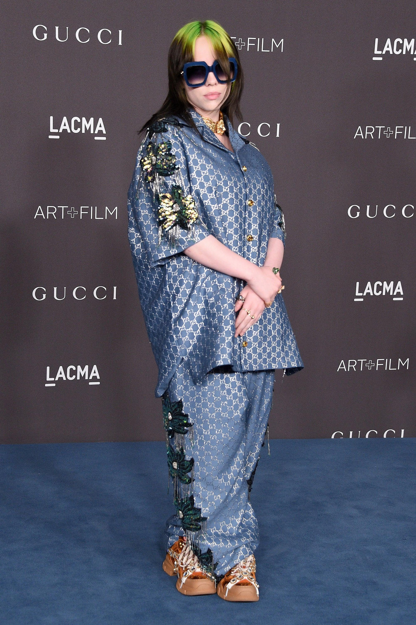 Giọng ca 10x được nhớ đến với phong cách thời trang cá tính. Cô thường mặc trang phục rộng thùng thình, &quot;kín cổng cao tường&quot;, với nhiều phụ kiện hầm hố.