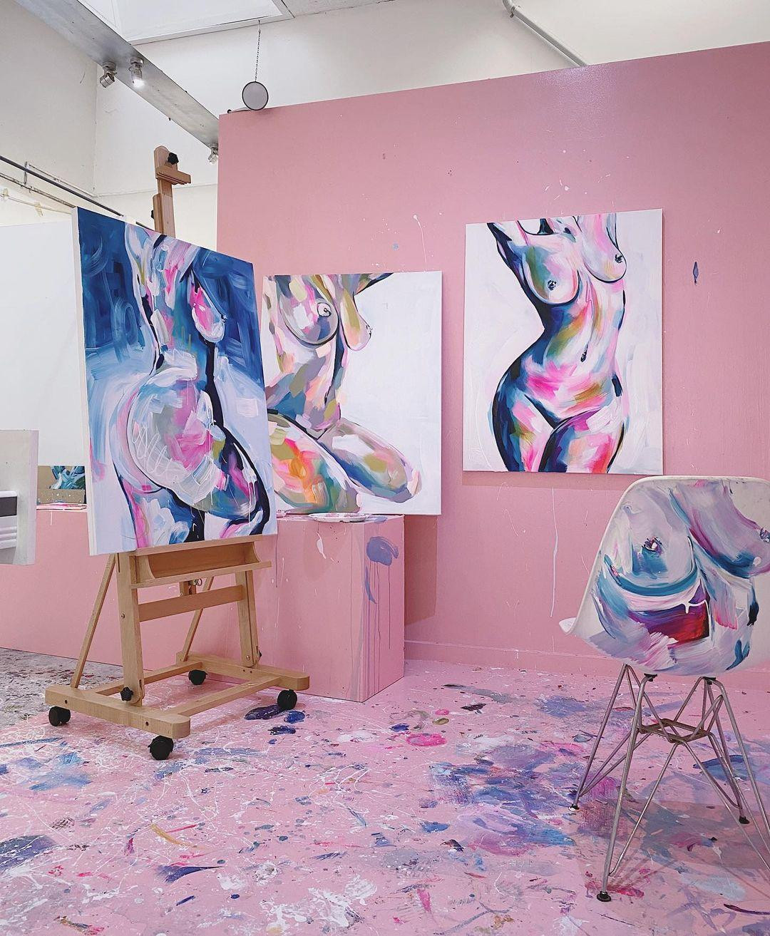 Hàng nghìn phụ nữ gửi ảnh khỏa thân của họ cho Sophie trong năm 2020.