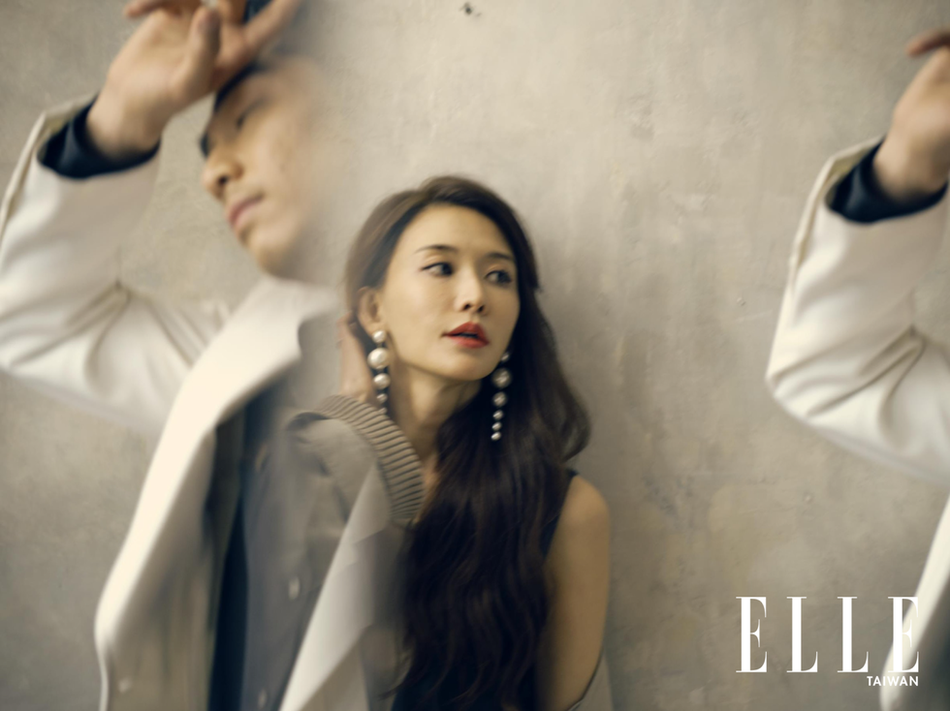 Theo siêu mẫu 7x, trước đây, cặp đôi thường xuyên ở xa nhau vì thị thực và công việc. Dù không ở cạnh nhau, hai người không hề cảm thấy có khoảng cách. Tuy nhiên, thời điểm dịch bệnh bùng phát vào đầu năm 2020 lại trở thành khoảng thời gian ổn định nhất của họ. Theo siêu mẫu 7x, trước đây, cặp đôi thường xuyên ở xa nhau vì thị thực và công việc. Dù không ở cạnh nhau, hai người không hề cảm thấy có khoảng cách. Tuy nhiên, thời điểm dịch bệnh bùng phát vào đầu năm 2020 lại trở thành khoảng thời gian ổn định nhất của họ.