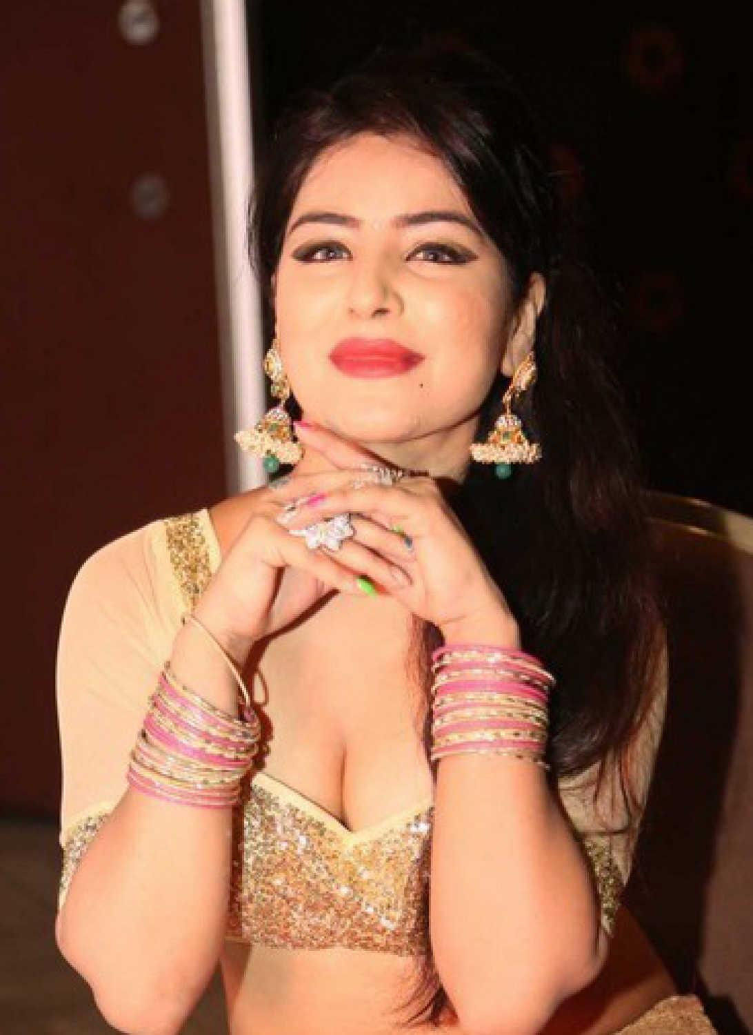 Shikha Malhotra là một trong những người nổi tiếng có hành động đẹp mùa COVID-19. Shikha Malhotra là một trong những người nổi tiếng có hành động đẹp mùa COVID-19.