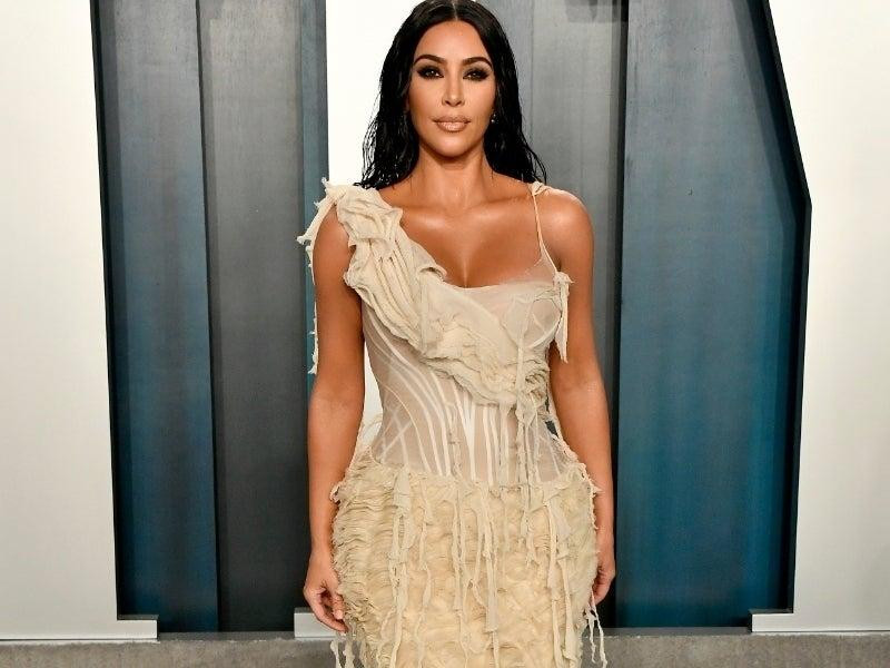 Kim được cho đang sở hữu bức tượng cổ La Mã. Kim được cho đang sở hữu bức tượng cổ La Mã.