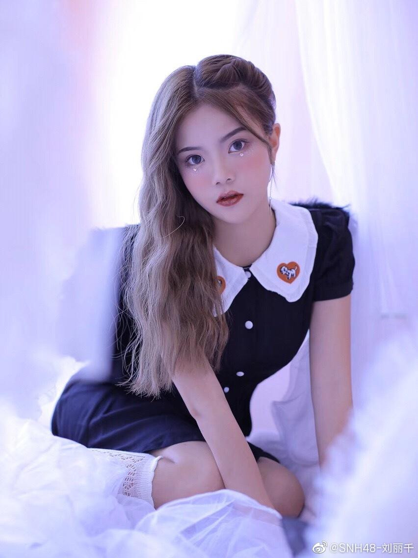 Cô được cho là bị áp lực tâm lý lớn do phải gồng gánh kinh tế gia đình. Cô được cho là bị áp lực tâm lý lớn do phải gồng gánh kinh tế gia đình.