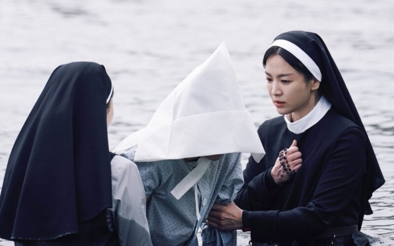 Dark Nuns bị chê về kịch bản, may nhờ diễn xuất của dàn sao cứu vãn. Dark Nuns bị chê về kịch bản, may nhờ diễn xuất của dàn sao cứu vãn.