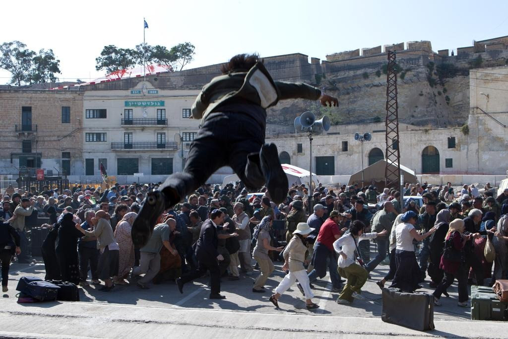 World War Z chuyển thể từ cuốn sách về một loại virus zombie có nguồn gốc từ Trung Quốc, nhưng nhà sản xuất thay đổi chi tiết này trước khi công chiếu. Ảnh: Paramount. World War Z chuyển thể từ cuốn sách về một loại virus zombie có nguồn gốc từ Trung Quốc, nhưng nhà sản xuất thay đổi chi tiết này trước khi công chiếu. Ảnh: Paramount.