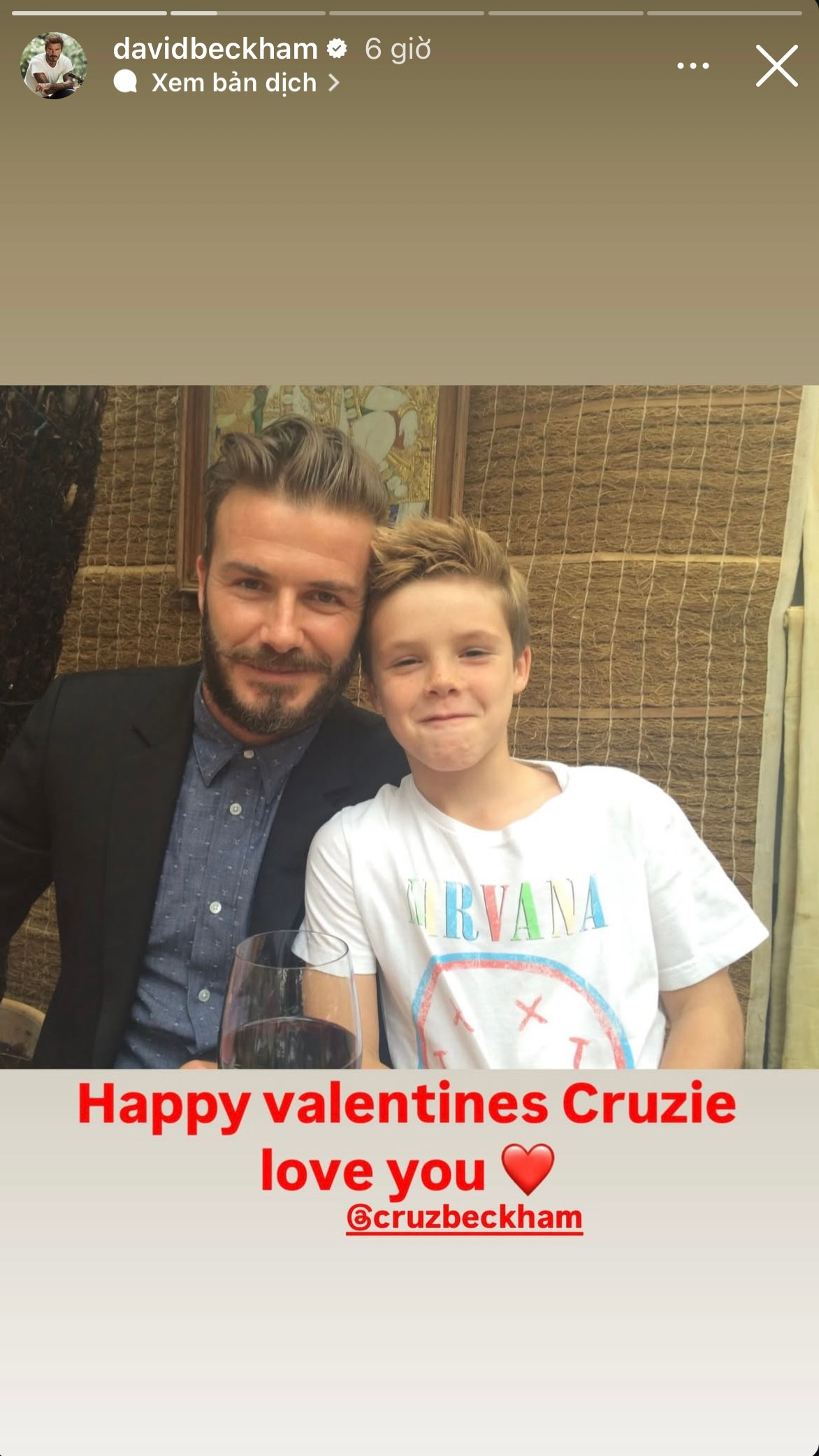 Ngoài ra, đối với David, Valentine không chỉ riêng anh và Victoria Beckham kỷ niệm, mà còn cho tất cả con chung của họ là Brooklyn, Romeo, Cruz và Harper Seven. Ngoài ra, đối với David, Valentine không chỉ riêng anh và Victoria Beckham kỷ niệm, mà còn cho tất cả con chung của họ là Brooklyn, Romeo, Cruz và Harper Seven.