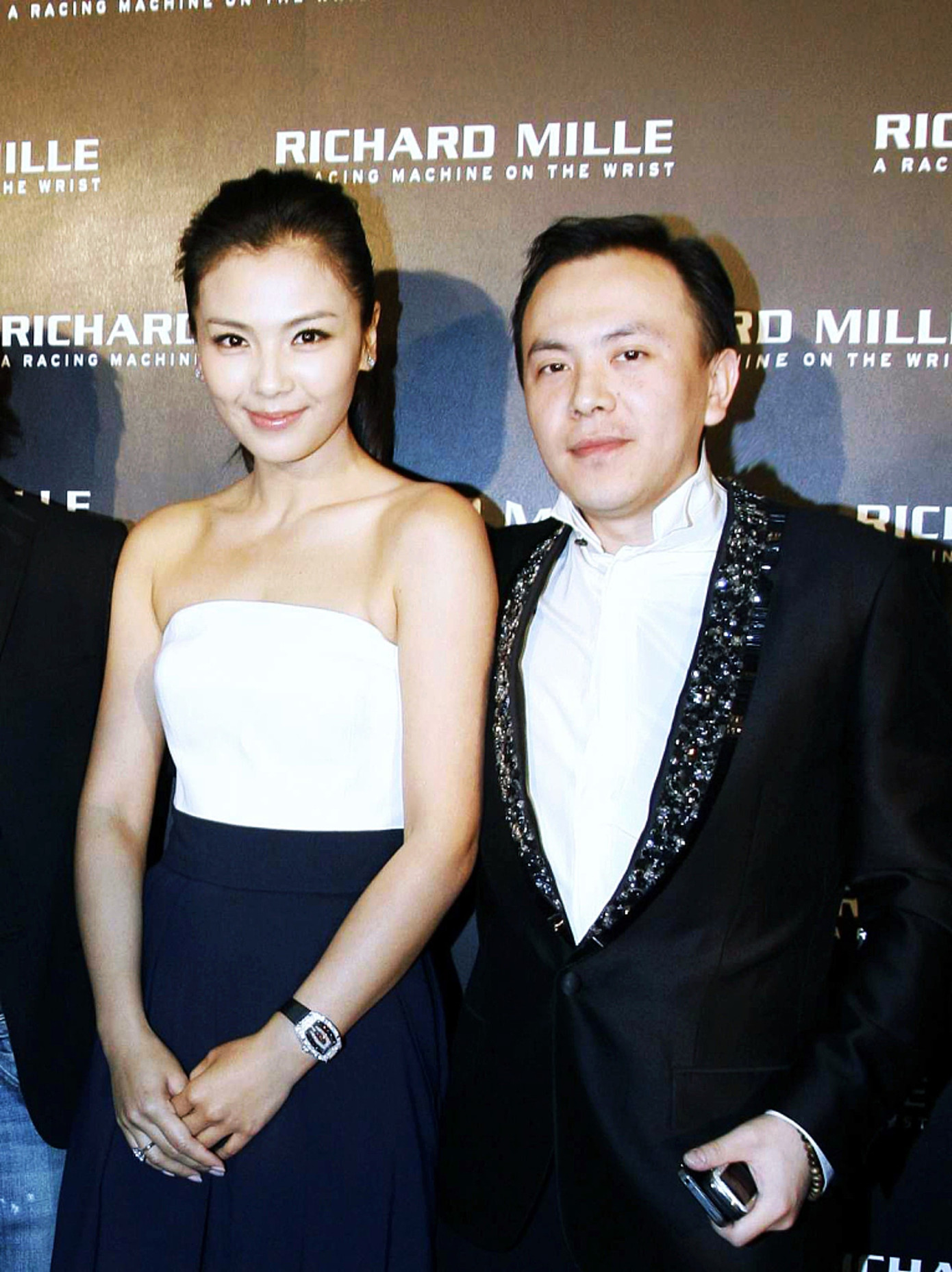 Vương Kha kết hôn với nữ diễn viên Lưu Đào. Vương Kha kết hôn với nữ diễn viên Lưu Đào.