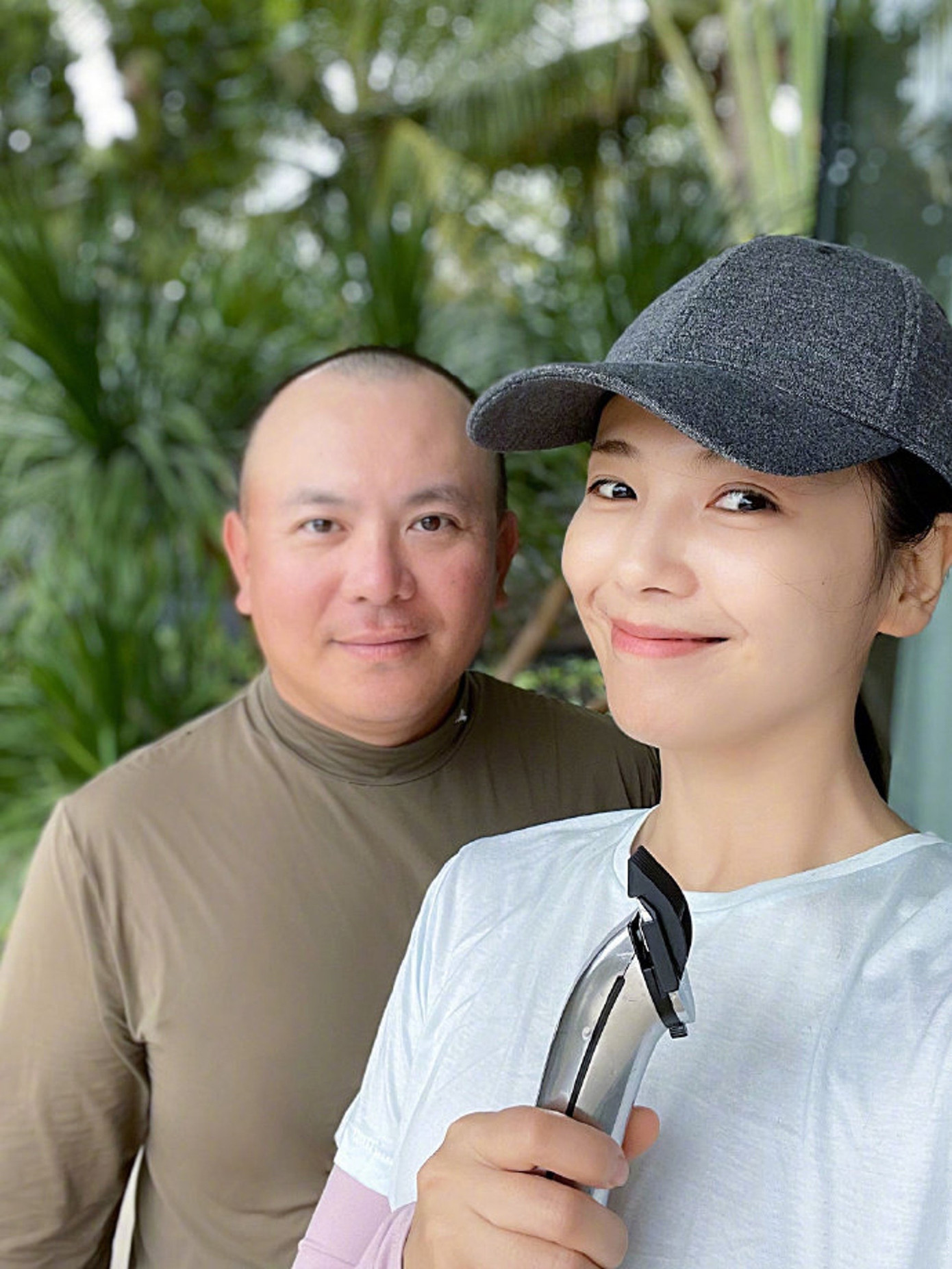 Vương Kha kết hôn với nữ diễn viên Lưu Đào. Vương Kha kết hôn với nữ diễn viên Lưu Đào.