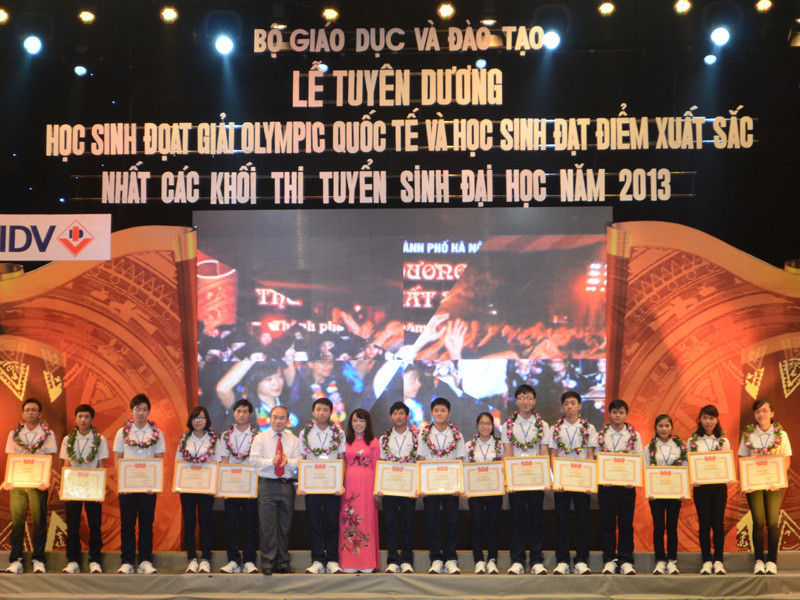 Những học sinh xuất sắc trong các kỳ thi Olympic, thi ĐH, CĐ năm 2013