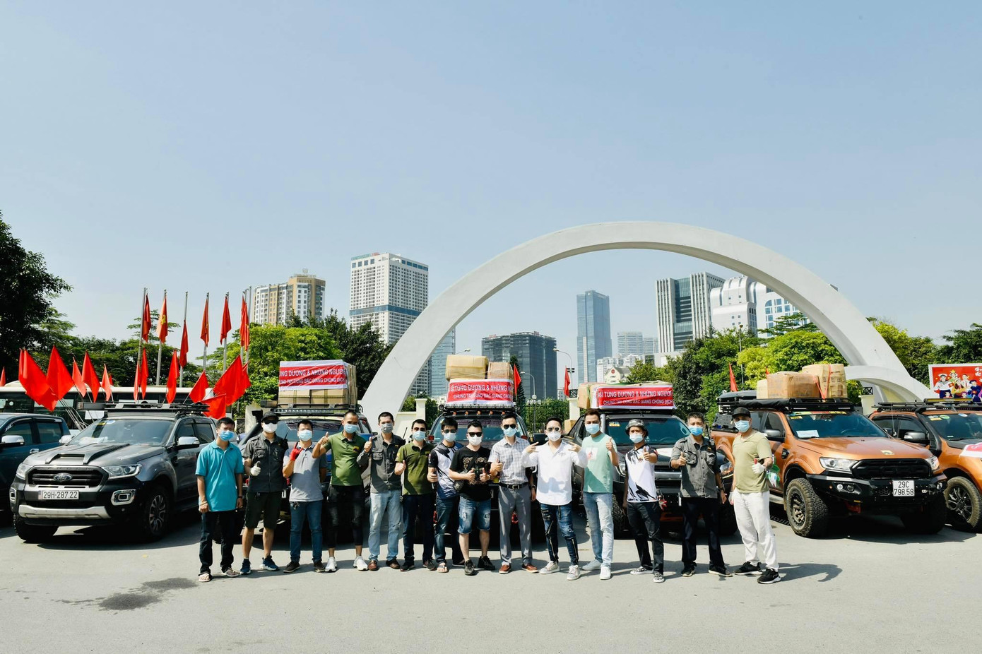 Tùng Dương và những người bạn chung tay cùng Bắc Giang, Bắc Ninh vượt qua đại dịch- Ảnh: NVCC