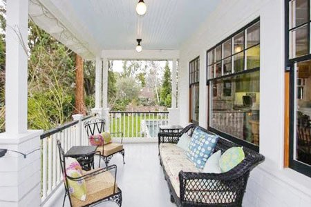 Hành lang là nơi thư giãn của gia đình Mark