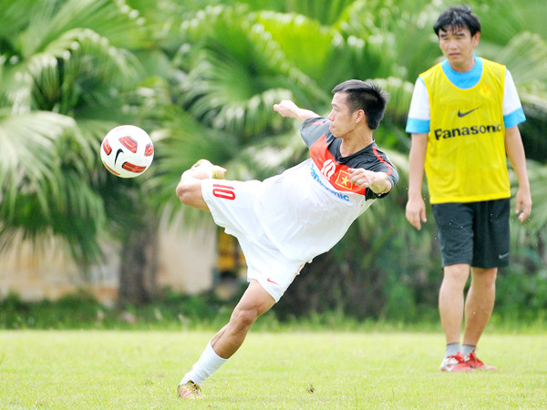 Các tuyển thủ VN tích cực tập luyện chuẩn bị cho AFF cup vào cuối năm. Ảnh: VSI. Các tuyển thủ VN tích cực tập luyện chuẩn bị cho AFF cup vào cuối năm. Ảnh: VSI