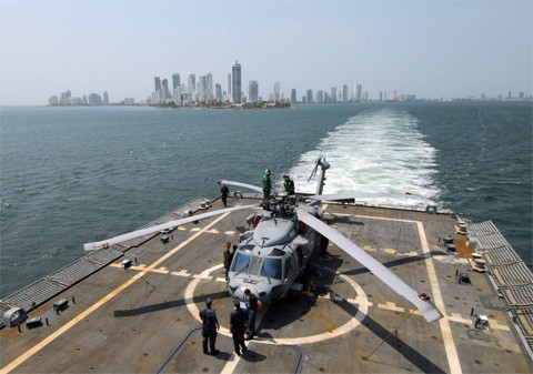 LCS-1 có chiều dài 115,3m, chiều ngang 17,5m, mớn nước 3,9m, lượng giãn nước 3.139 tấn. Tàu có tầm hoạt động 4500 hải lý (8000km), với tốc độ tuần hành 16 hải lý/giờ (28,8km/h) và 4300 hải lý (770km) với vận tốc 18 hải lý/h (32km/h), thời gia tác chiến liên tục 20 ngày. Tàu có 1 sàn đỗ với 1 trực thăng hải quân MH-60R/S “Seahawk” chuyên đảm nhận công tác cứu hộ và chống tàu ngầm (ASW), 1 UAV trinh sát - tấn công MQ-8B “Fire Scout”. Thủy thủ đoàn 40 người (8 sỹ quan và 32 thủy thủ) cùng 30 nhân viên hàng không phụ trách máy bay trực thăng và UAV trên hạm