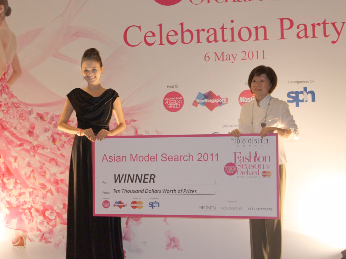 Tuyết Lan đăng quang Người mẫu châu Á 2011. Tuyết Lan đăng quang Người mẫu châu Á 2011