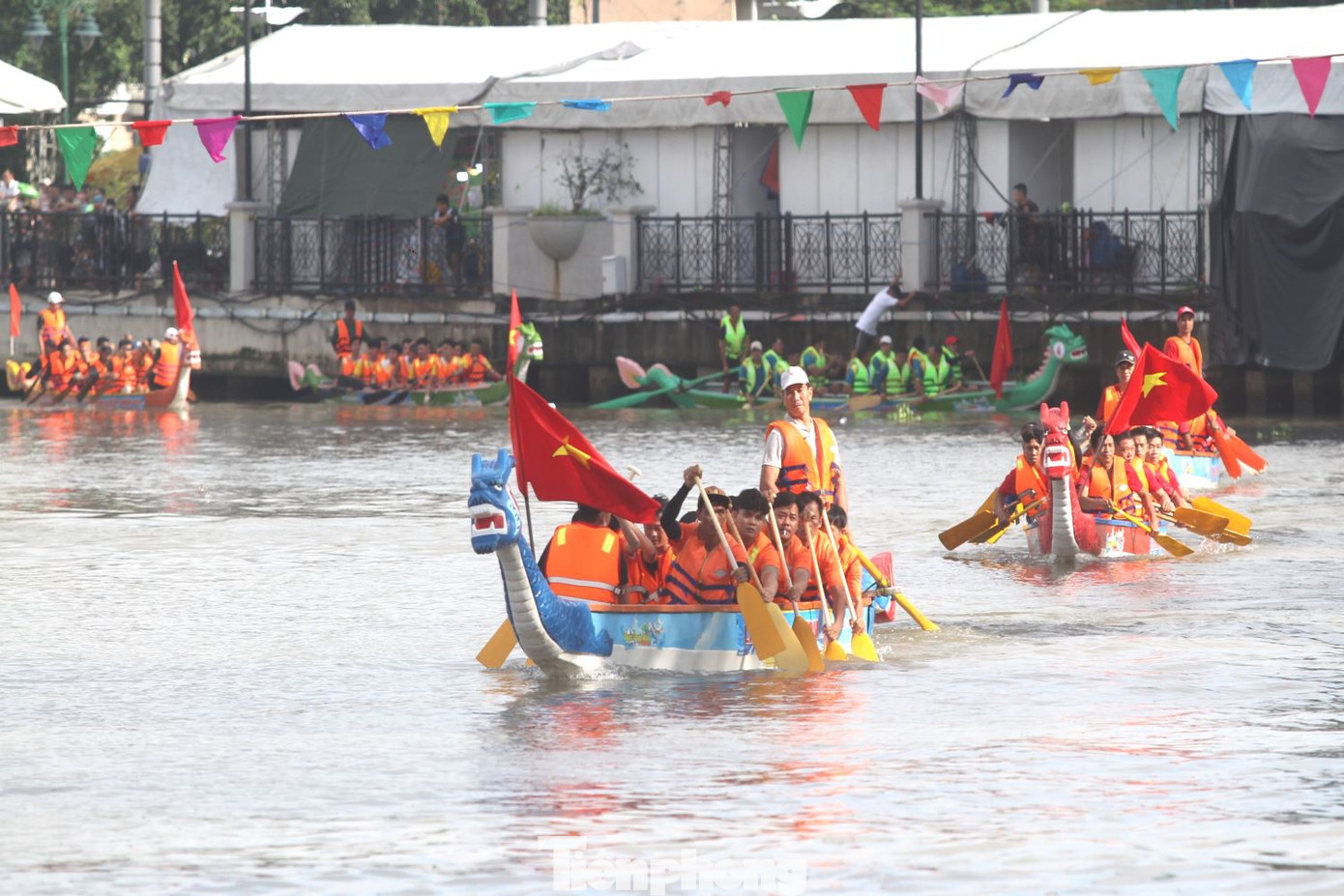 Giải đấu tranh tài ở hai cự ly chính là 500m và 1.000m. Giải đua thuyền truyền thống tại Bình Dương được tổ chức hằng năm vào dịp lễ 30/4 và Quốc khánh 2/9