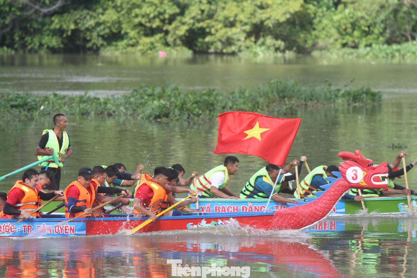 Ngoài ra còn có các đội thuyền mạnh đến từ các địa phương như: Thành phố Thuận An, thành phố Tân Uyên và huyện Dầu Tiếng. Đây đều là những địa phương có phong trào đua thuyền mạnh, hứa hẹn mang đến cho người xem sự hấp dẫn.