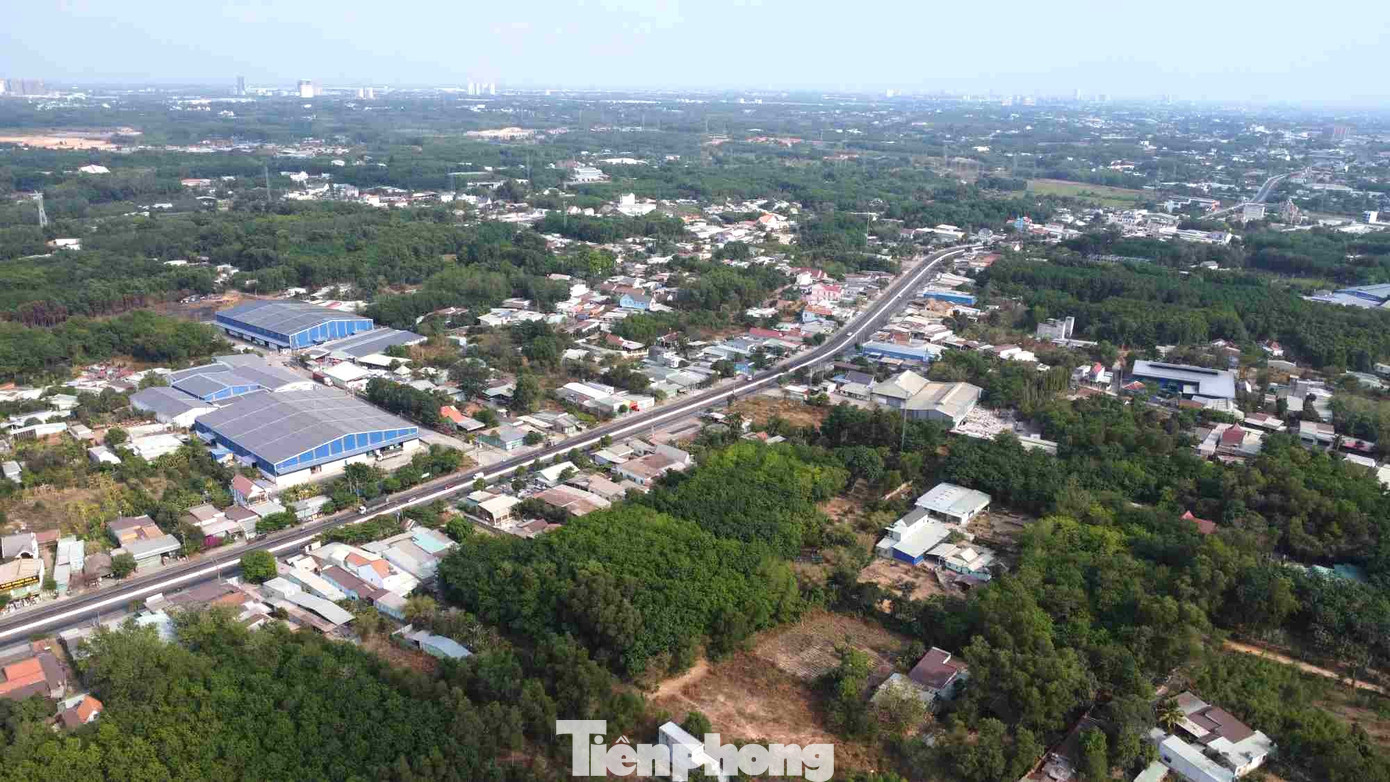 Quốc lộ 13 đoạn qua địa phận thành phố Bến Cát (Bình Dương).