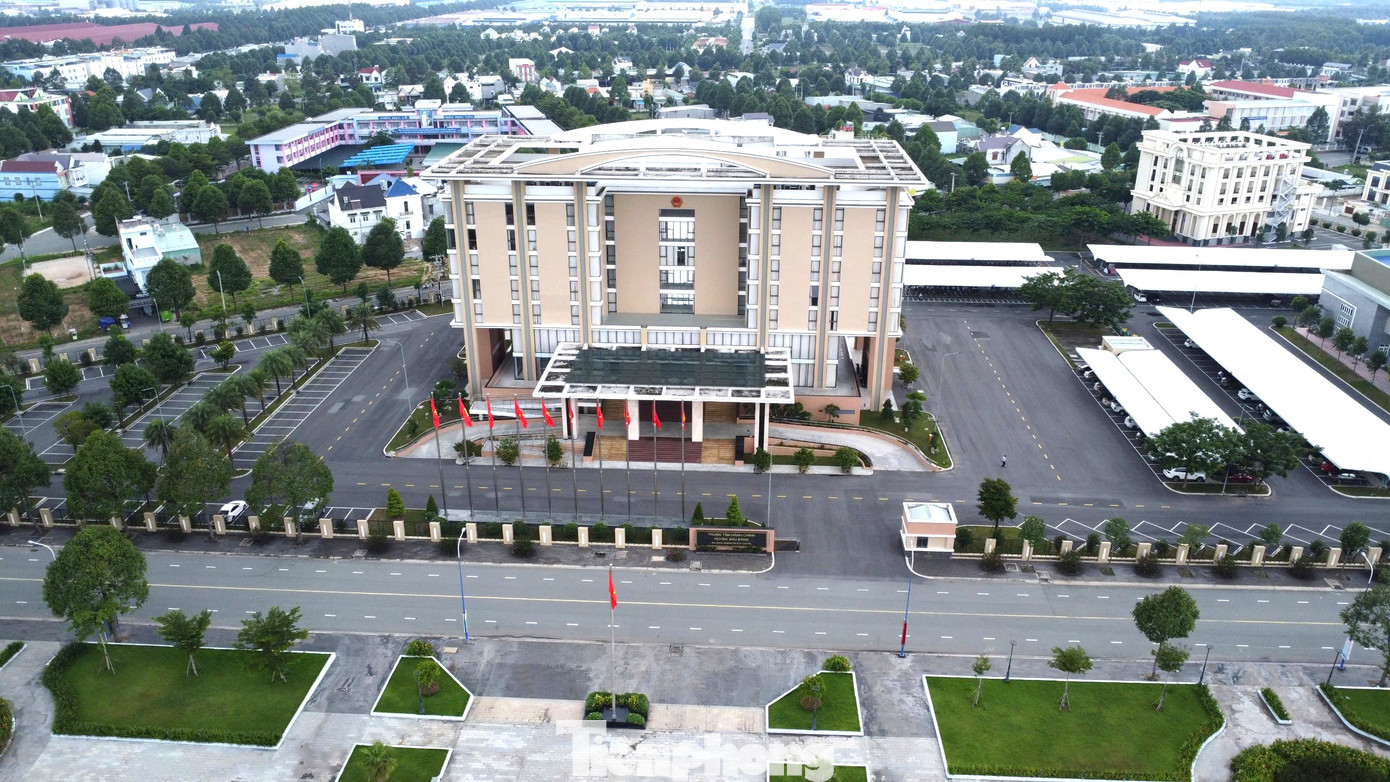 Ngày 12/9, đại diện UBND tỉnh Bình Dương cho biết, đã ban hành quyết định về việc phê duyệt điều chỉnh nhiệm vụ Quy hoạch xây dựng vùng huyện Bàu Bàng đến năm 2040. Quyết định mới này thay thế các quyết định năm 2019 và 2021 của UBND tỉnh Bình Dương. Ảnh: Trung tâm hành chính huyện Bàu Bàng. Ngày 12/9, đại diện UBND tỉnh Bình Dương cho biết, đã ban hành quyết định về việc phê duyệt điều chỉnh nhiệm vụ Quy hoạch xây dựng vùng huyện Bàu Bàng đến năm 2040. Quyết định mới này thay thế các quyết định năm 2019 và 2021 của UBND tỉnh Bình Dương. Ảnh: Trung tâm hành chính huyện Bàu Bàng.