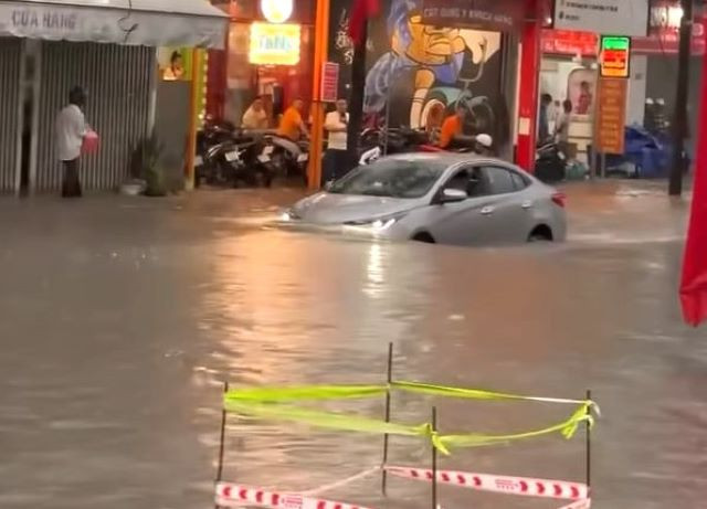 Đường Thích Quảng Đức (TP Thủ Dầu Một) bị ngập nặng