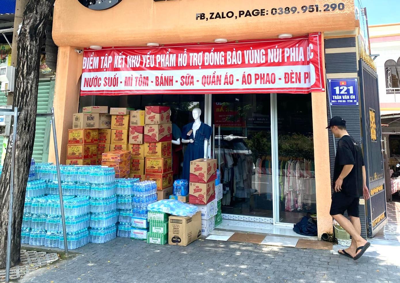 Các điểm tập kết hàng nhỏ, lẻ sẽ được gom lại đưa tới nơi tập trung.