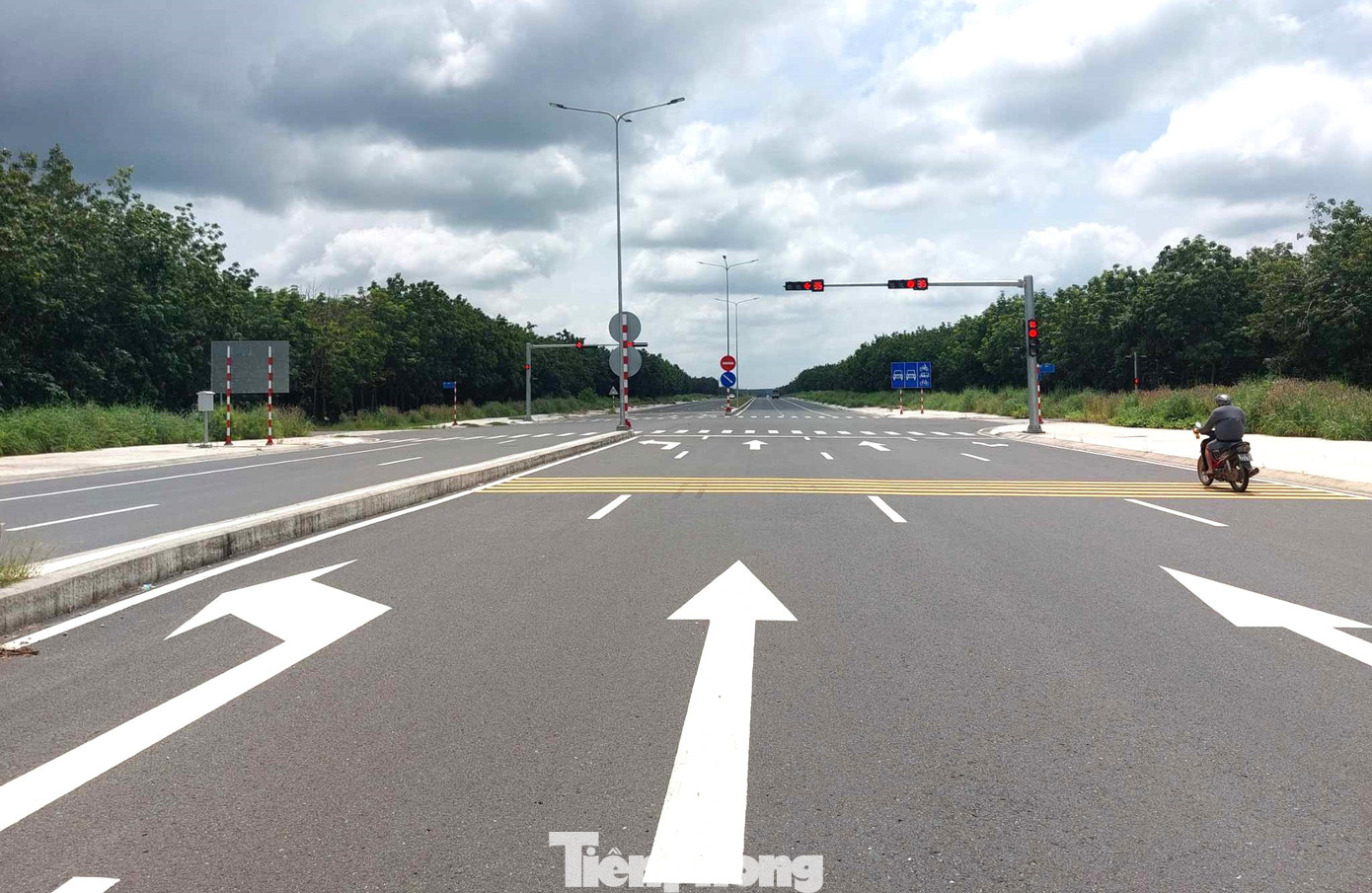 Ngày 11/9, ghi nhận của phóng viên báo Tiền Phong, công trình đường tạo lực Bắc Tân Uyên - Phú Giáo - Bàu Bàng đã hoàn thành sau 3 năm thi công.