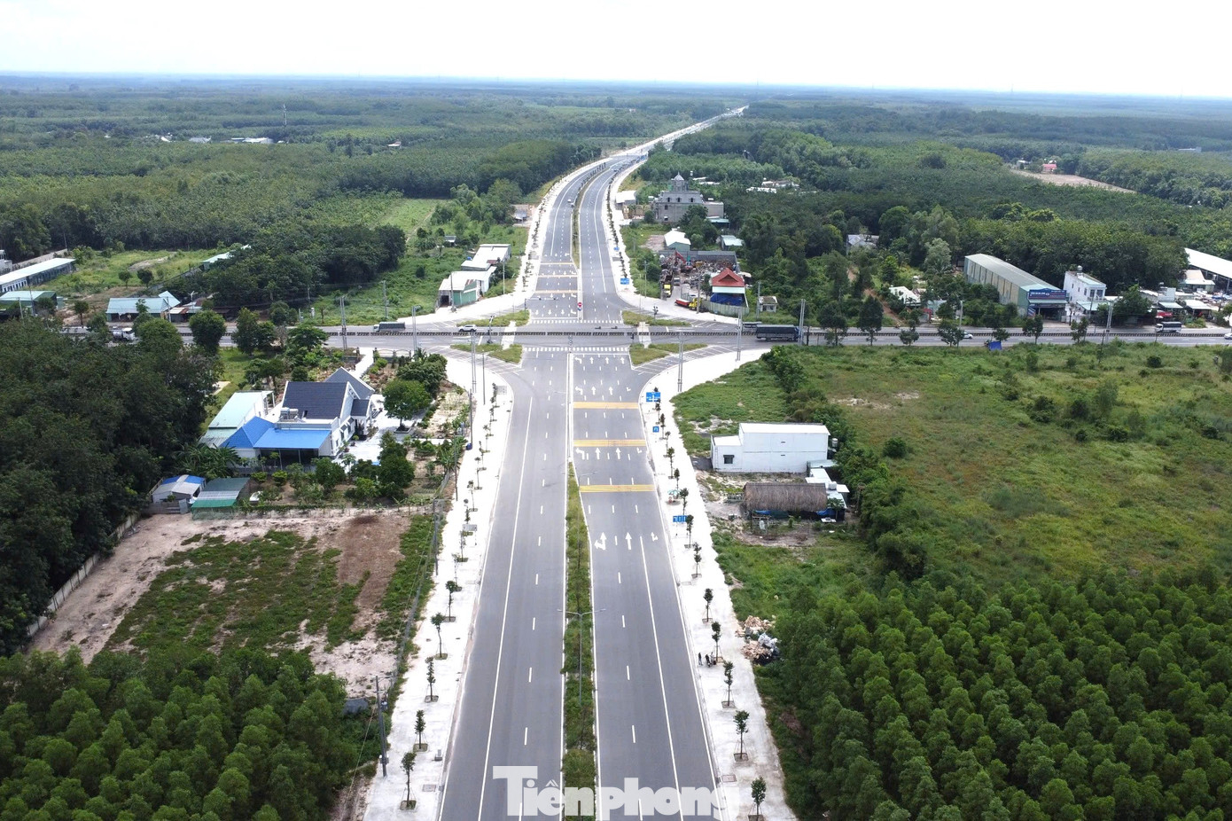 Trong đó, đoạn đường từ Tân Thành đến cầu Tam Lập do UBND huyện Bắc Tân Uyên làm chủ đầu tư dài khoảng 10km. Ảnh: Đây là vị trí giao nhau với quốc lộ 13
