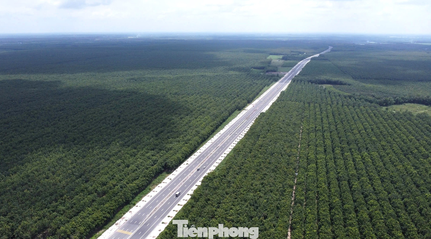 Đoạn đường từ Tân Long – Lai Uyên do UBND huyện Bàu Bàng làm chủ đầu tư dài khoảng 9km