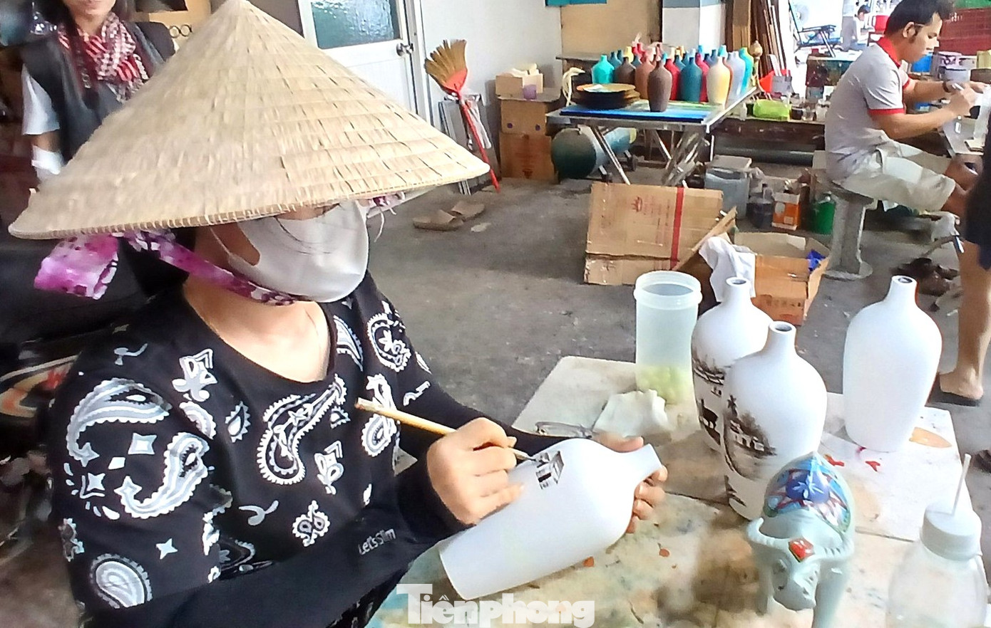 Theo thống kê của Sở Công Thương tỉnh Bình Dương, hiện nay trên địa bàn tỉnh có 32 làng nghề với 9 nghề truyền thống. Trong đó làng nghề sơn mài Tương Bình Hiệp có lịch sử hơn 300 năm. Theo thống kê của Sở Công Thương tỉnh Bình Dương, hiện nay trên địa bàn tỉnh có 32 làng nghề với 9 nghề truyền thống. Trong đó làng nghề sơn mài Tương Bình Hiệp có lịch sử hơn 300 năm.